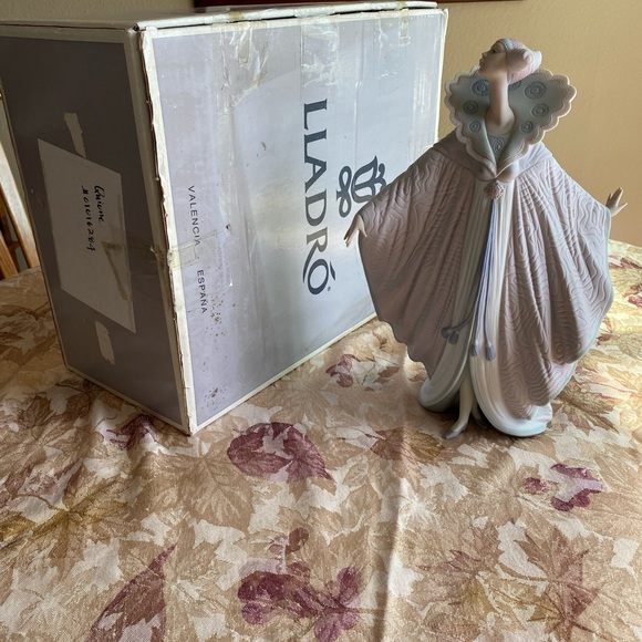 RETIRED 1998 ‘QUIONE LLADRO’ PORCELAIN FIGURINE-Item# 01016284 - Picture 13 of 15